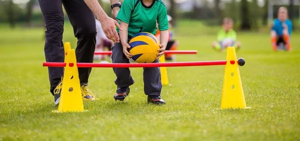 纽约洋基在 2012 年退役了队长波萨达与中外野手威廉斯的球衣号码