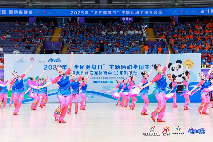 地上足球：梅西带队迈阿密夺冠，球王伟大无需多盐？